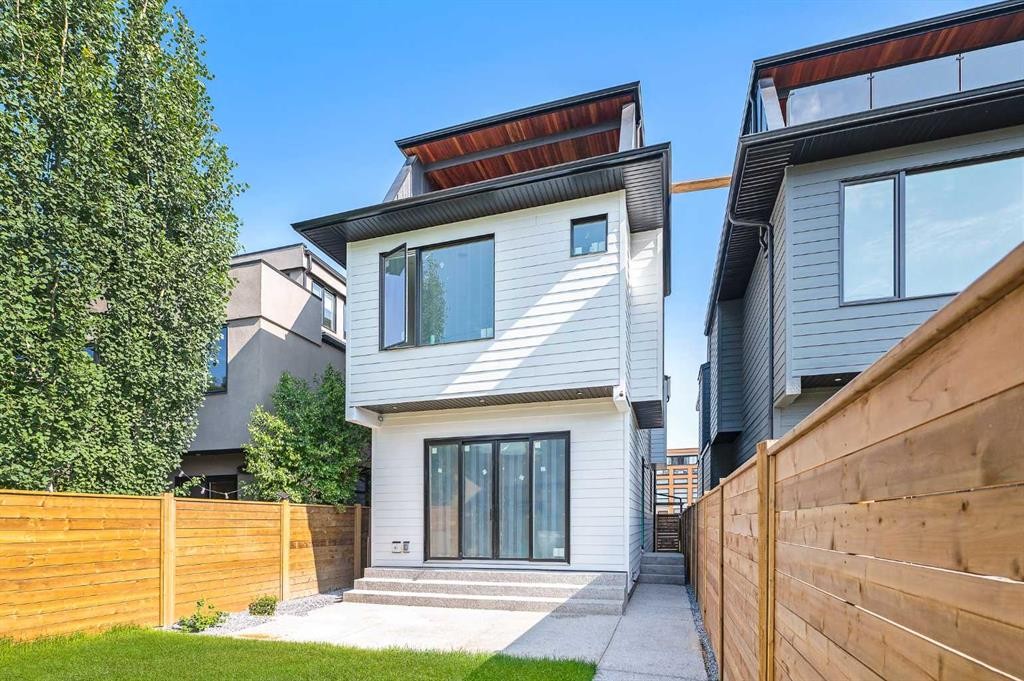 1807 Broadview Road Nw, Calgary, AB - Outdoor With Exterior