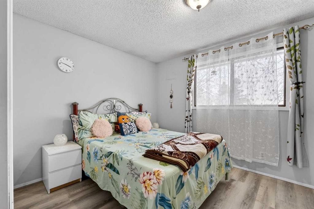 195 Fallswater Road Ne, Calgary, AB - Indoor Photo Showing Bedroom