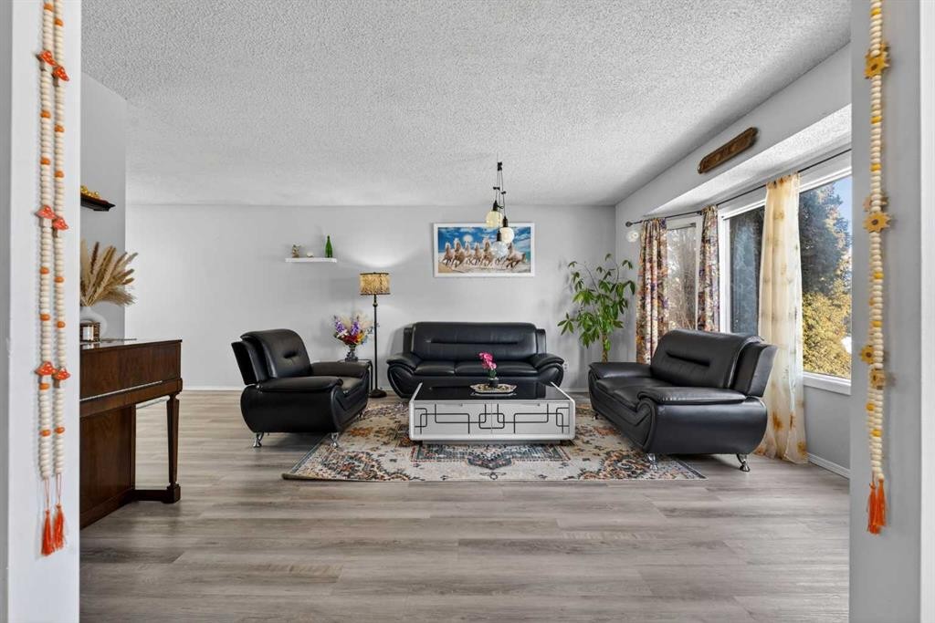 195 Fallswater Road Ne, Calgary, AB - Indoor Photo Showing Living Room