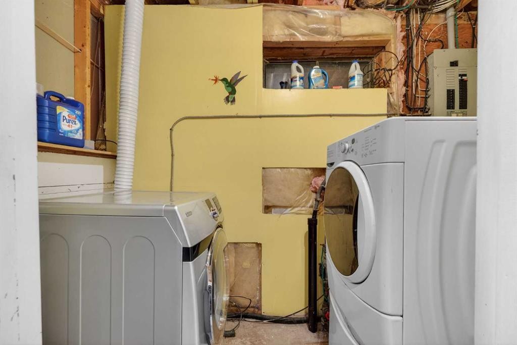 195 Fallswater Road Ne, Calgary, AB - Indoor Photo Showing Laundry Room