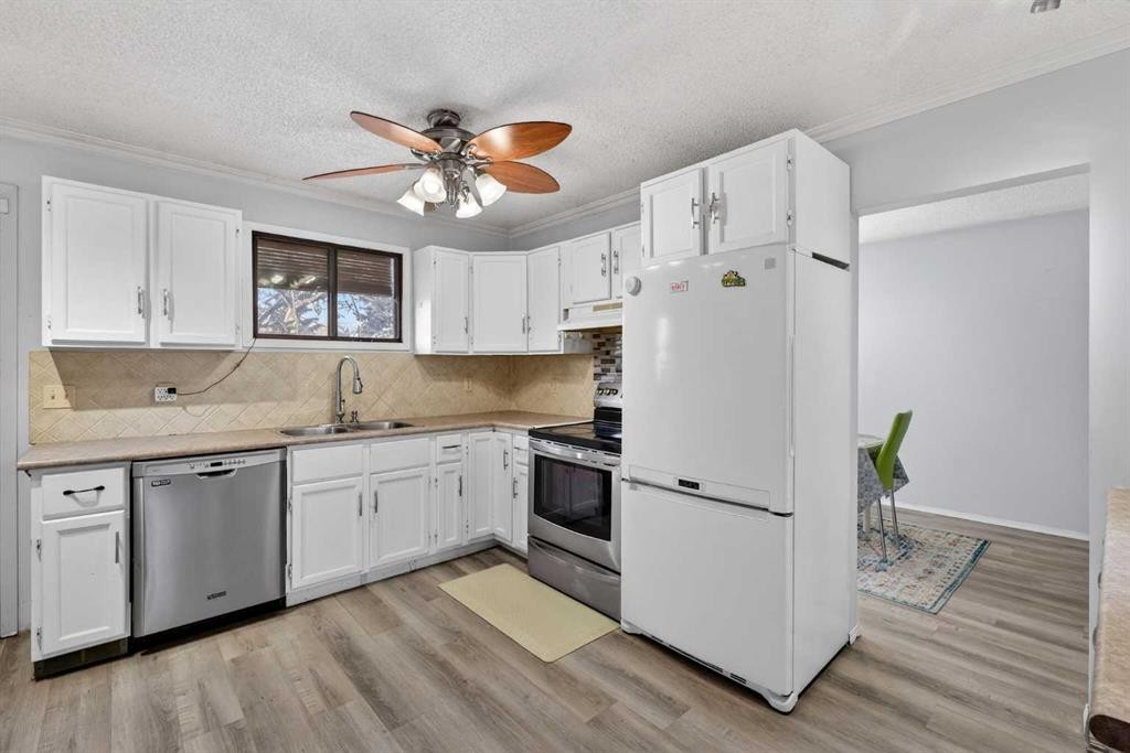 195 Fallswater Road Ne, Calgary, AB - Indoor Photo Showing Kitchen With Double Sink