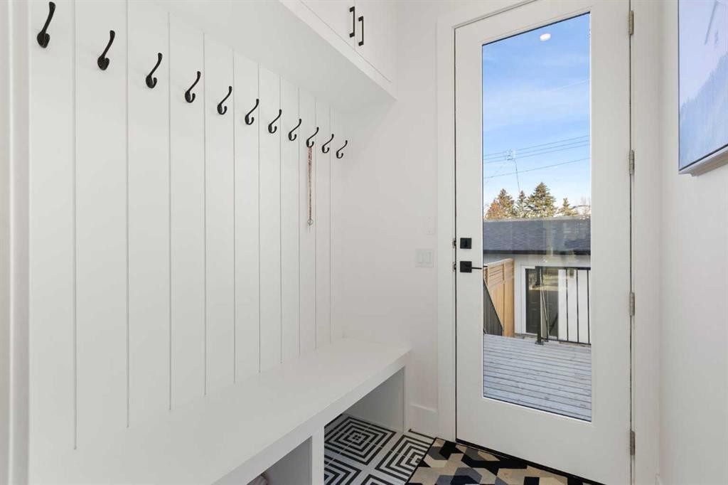 234 25 Avenue Ne, Calgary, AB - Indoor