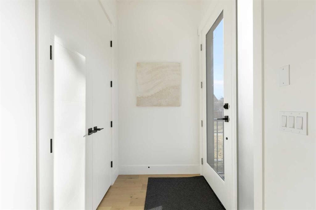 234 25 Avenue Ne, Calgary, AB - Indoor Photo Showing Other Room