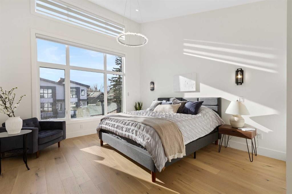 234 25 Avenue Ne, Calgary, AB - Indoor Photo Showing Bedroom