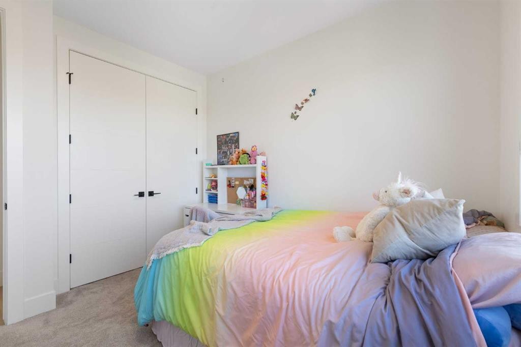 234 25 Avenue Ne, Calgary, AB - Indoor Photo Showing Bedroom