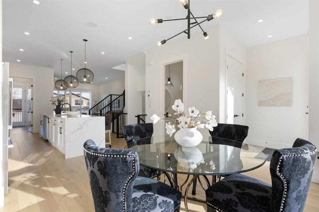 234 25 Avenue Ne, Calgary, AB - Indoor Photo Showing Dining Room