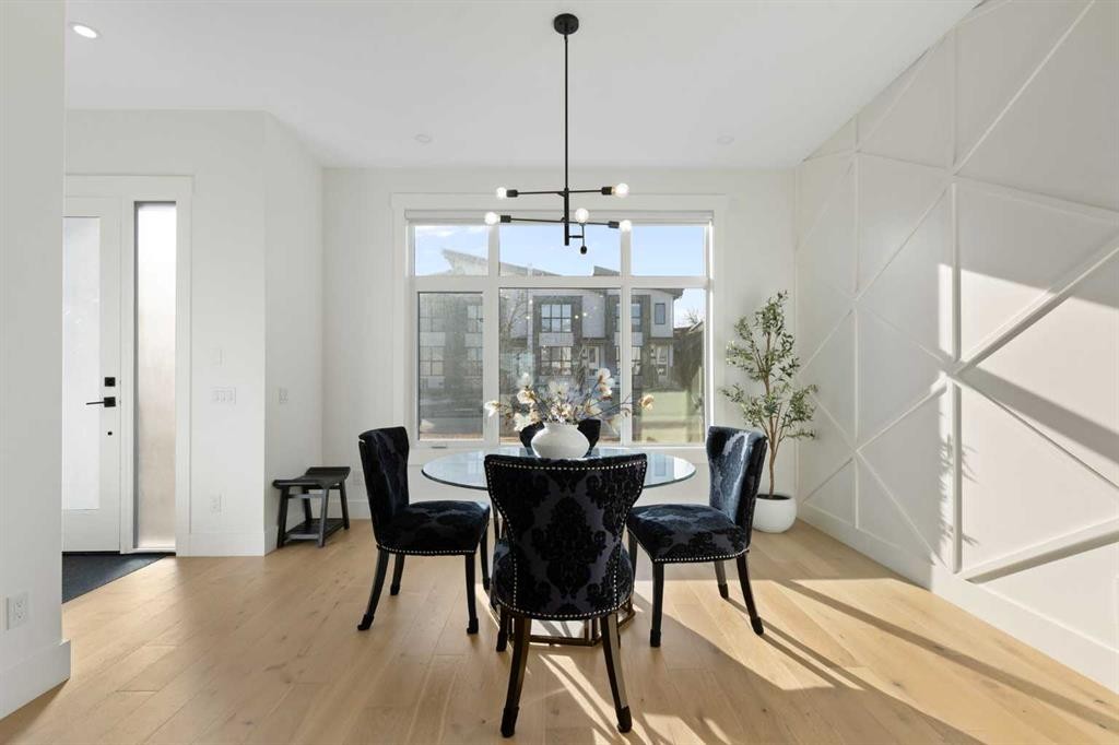 234 25 Avenue Ne, Calgary, AB - Indoor Photo Showing Dining Room