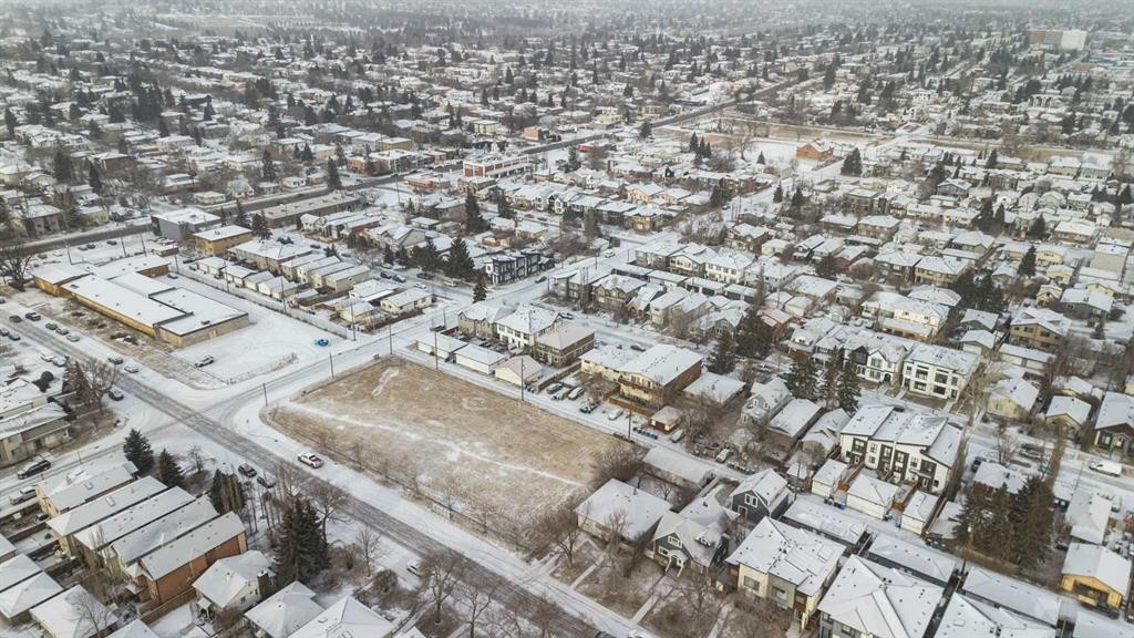 234 25 Avenue Ne, Calgary, AB - Outdoor