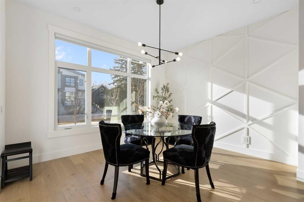 234 25 Avenue Ne, Calgary, AB - Indoor Photo Showing Dining Room