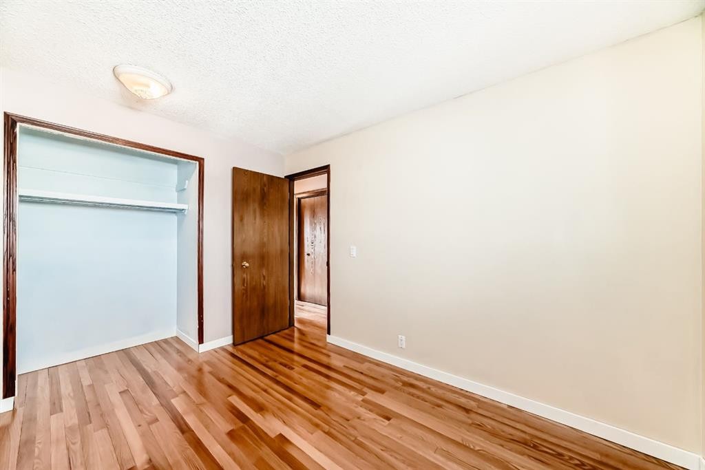 8007 Ranchview Drive Nw, Calgary, AB - Indoor Photo Showing Other Room