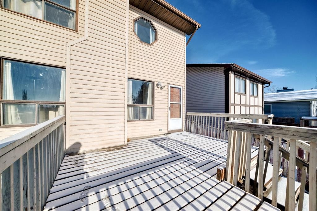 8007 Ranchview Drive Nw, Calgary, AB - Outdoor With Exterior