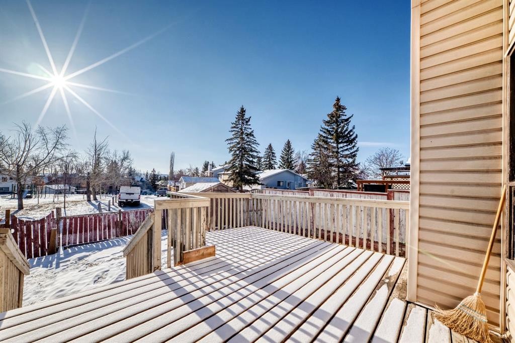 8007 Ranchview Drive Nw, Calgary, AB - Outdoor With Exterior