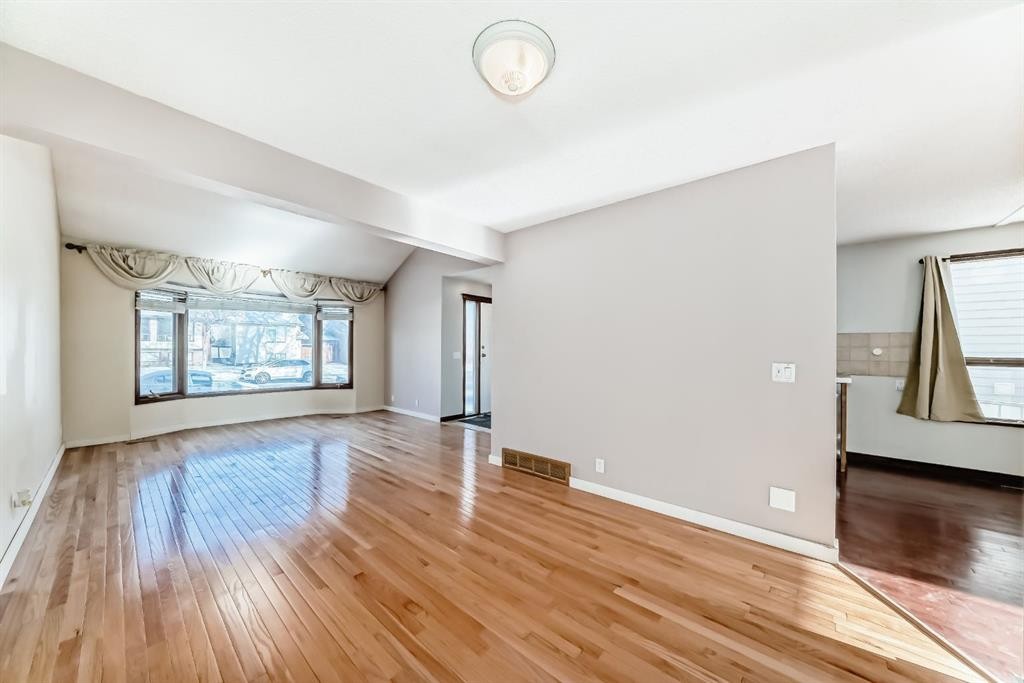 8007 Ranchview Drive Nw, Calgary, AB - Indoor Photo Showing Other Room