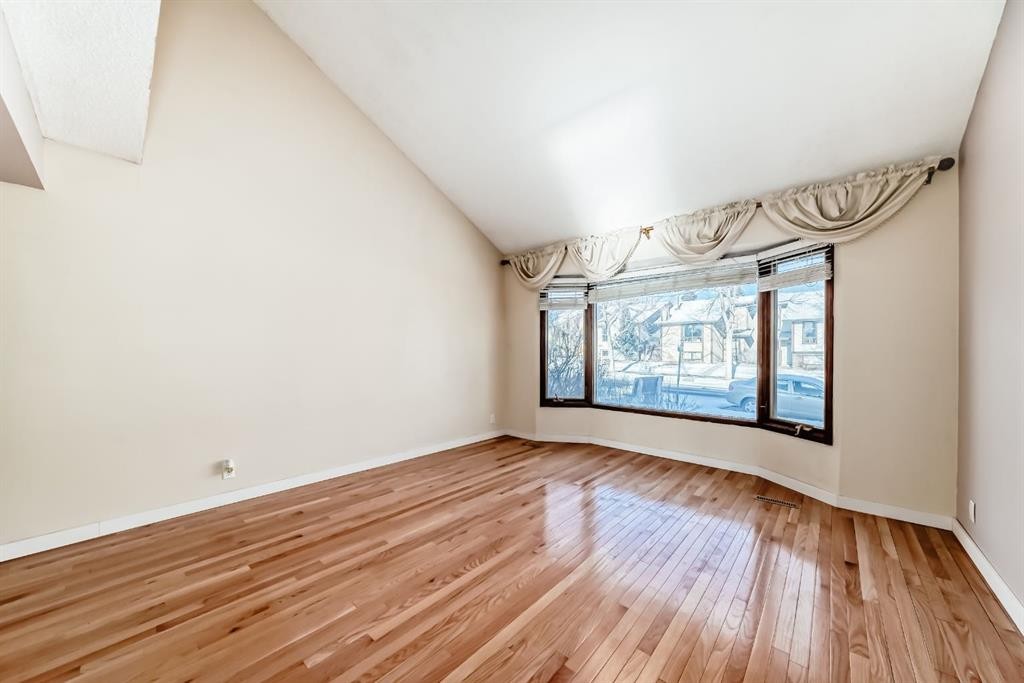 8007 Ranchview Drive Nw, Calgary, AB - Indoor Photo Showing Other Room