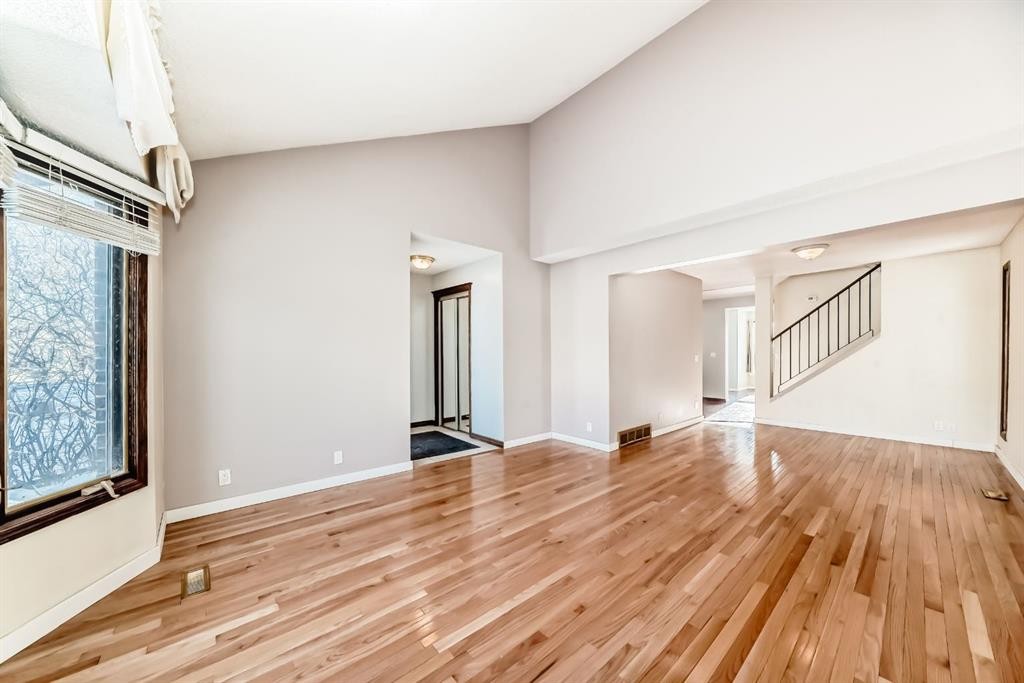 8007 Ranchview Drive Nw, Calgary, AB - Indoor Photo Showing Other Room