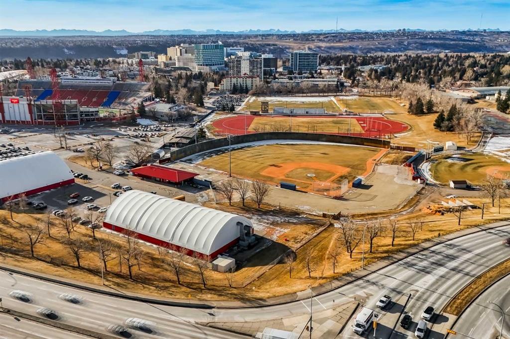 2415 25 Avenue Nw, Calgary, AB - With View