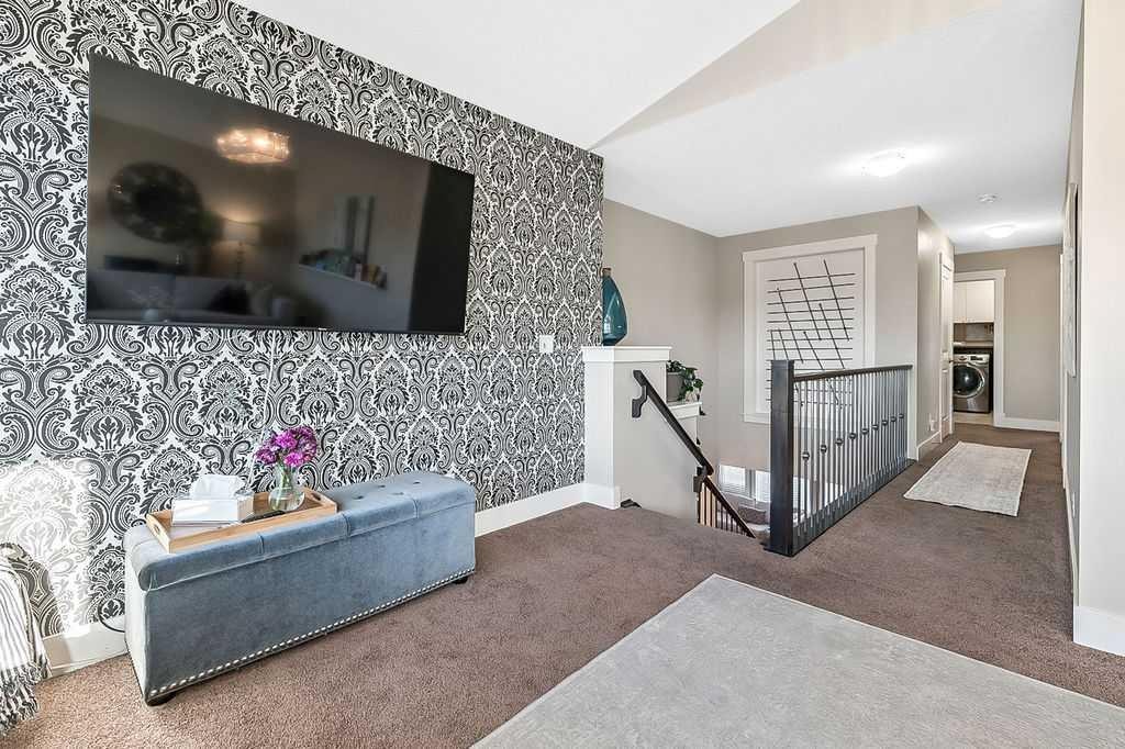 112 Kinniburgh Close, Chestermere, AB - Indoor Photo Showing Other Room