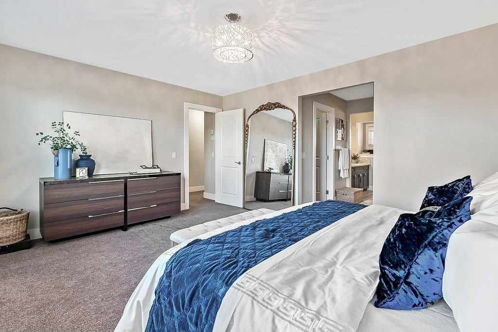 112 Kinniburgh Close, Chestermere, AB - Indoor Photo Showing Bedroom