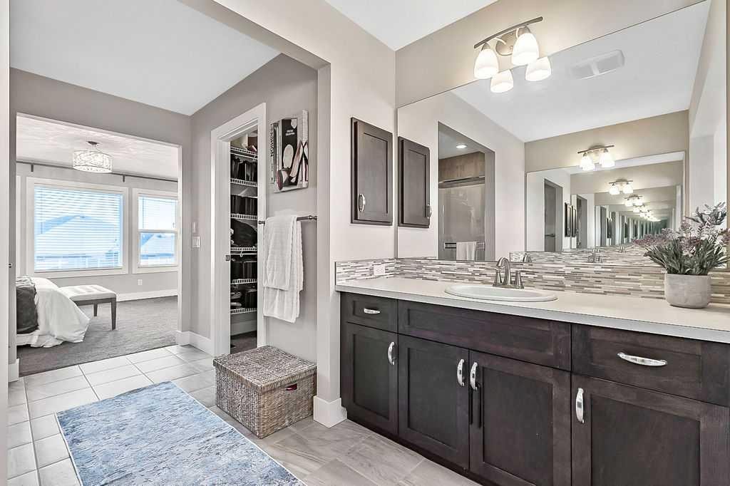 112 Kinniburgh Close, Chestermere, AB - Indoor Photo Showing Bathroom
