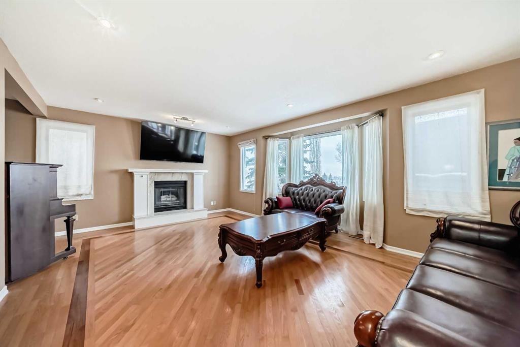 2612 Signal Hill Drive Sw, Calgary, AB