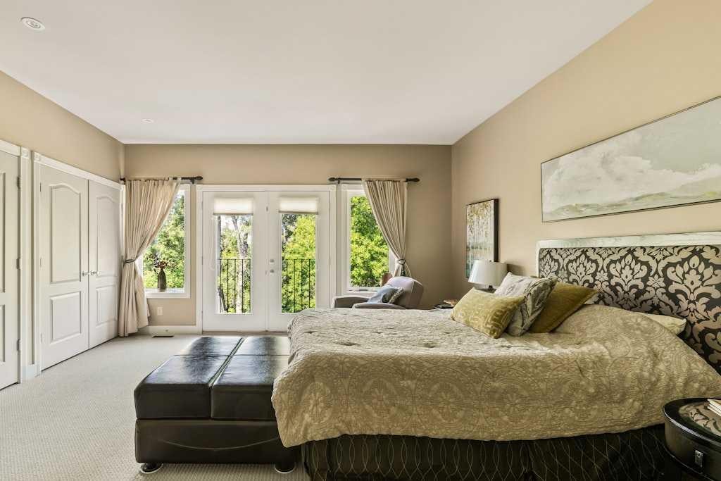 2421 Erlton Street Sw, Calgary, AB - Indoor Photo Showing Bedroom