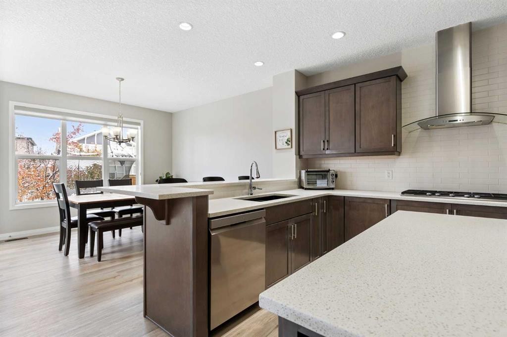 26 Marquis Heights Se, Calgary, AB - Indoor Photo Showing Kitchen