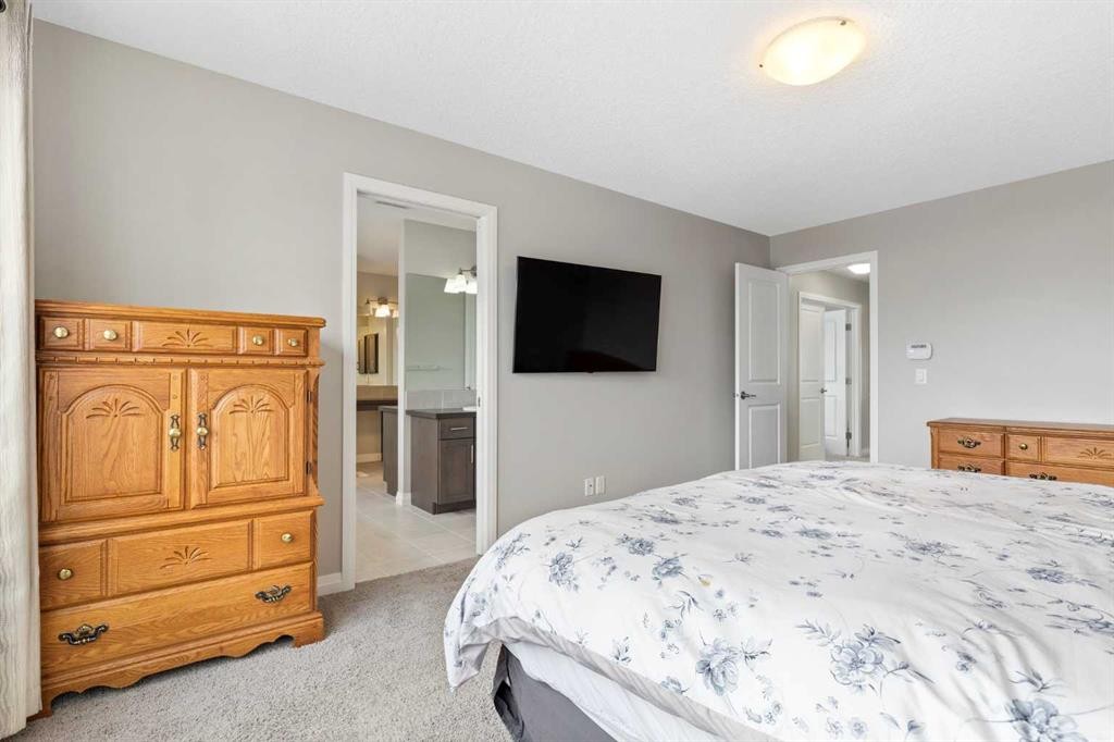 26 Marquis Heights Se, Calgary, AB - Indoor Photo Showing Bedroom