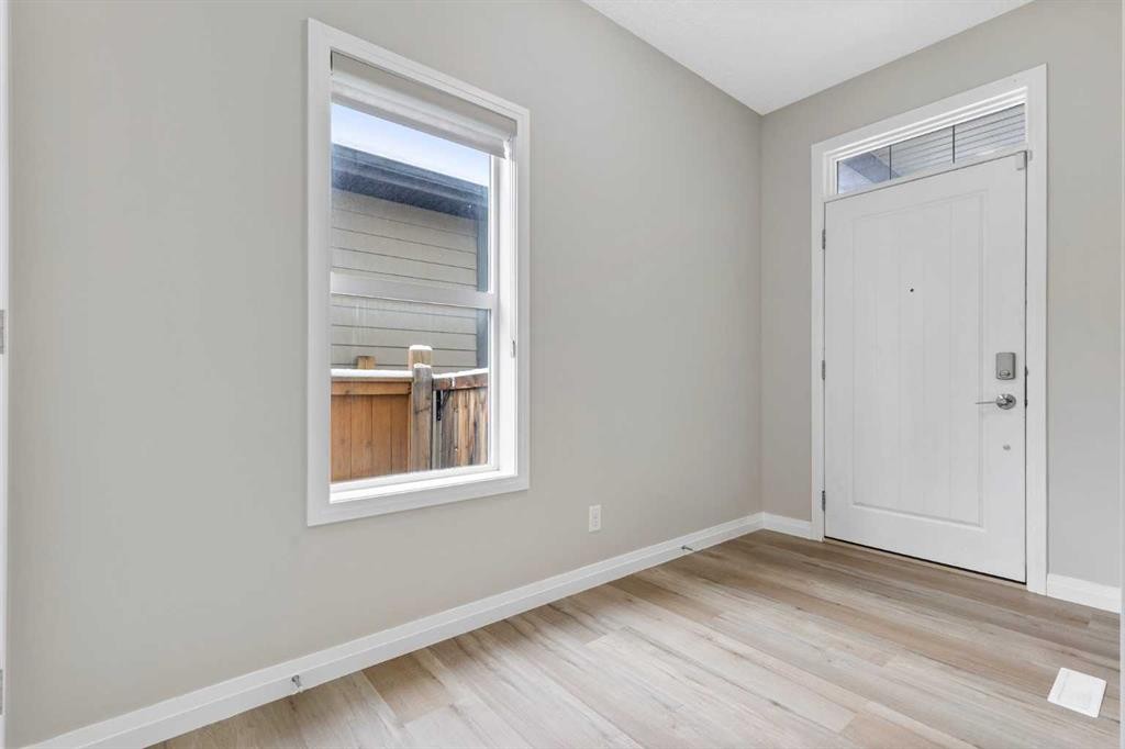 26 Marquis Heights Se, Calgary, AB - Indoor Photo Showing Other Room