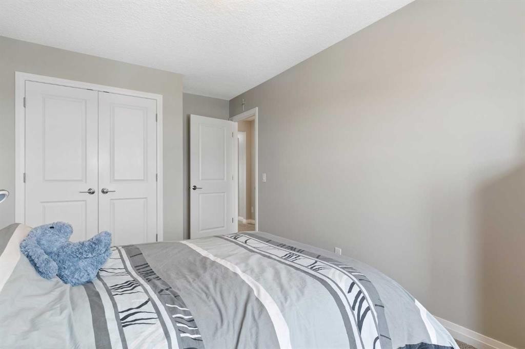 26 Marquis Heights Se, Calgary, AB - Indoor Photo Showing Bedroom