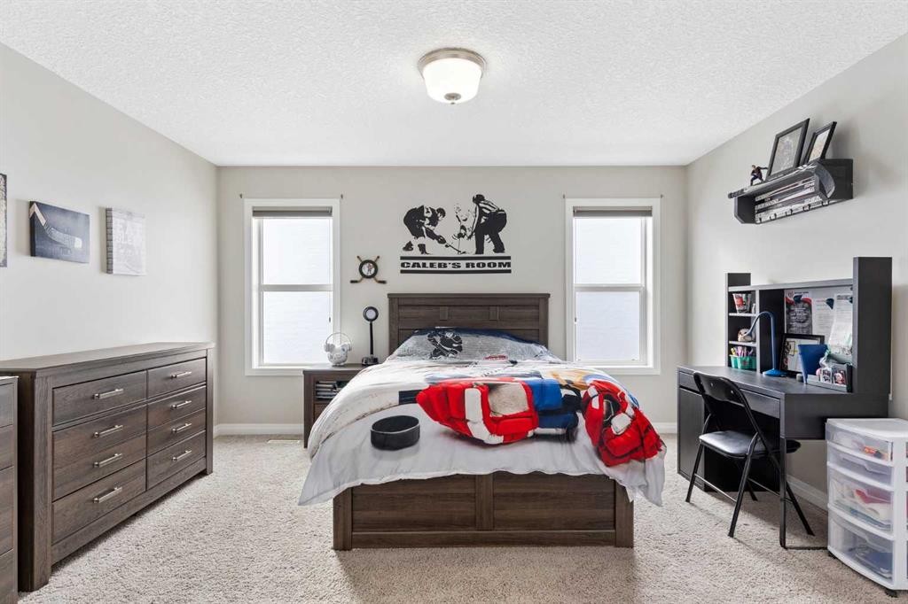 26 Marquis Heights Se, Calgary, AB - Indoor Photo Showing Bedroom