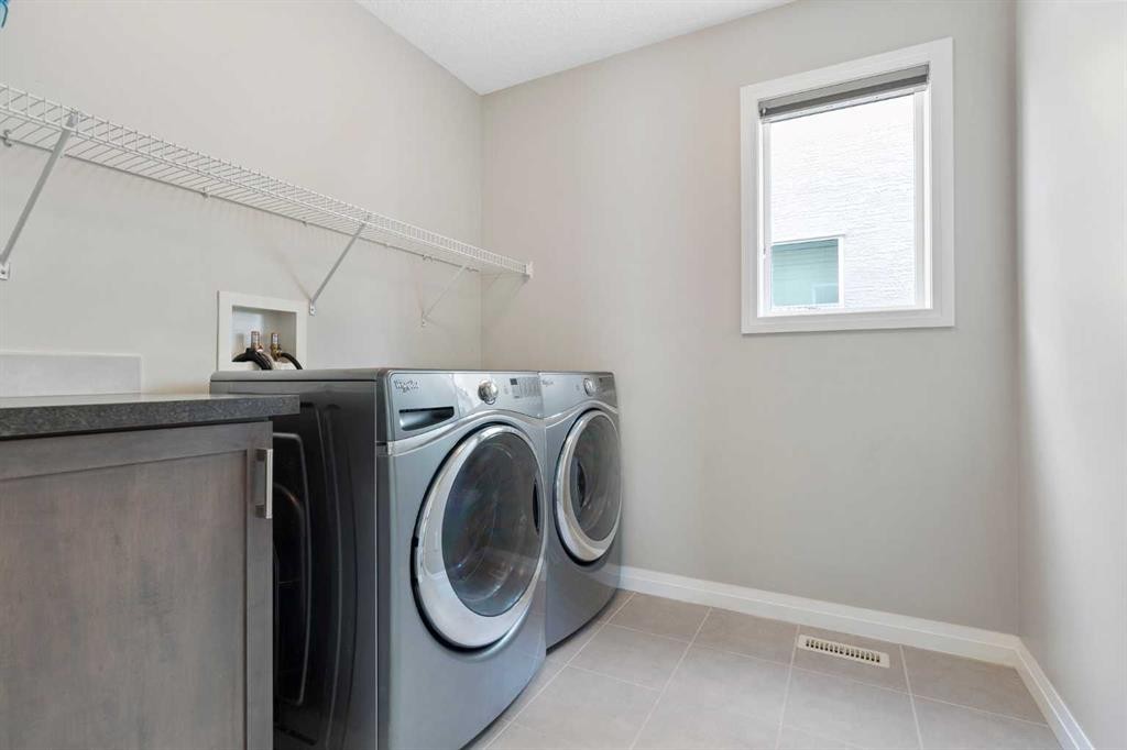 26 Marquis Heights Se, Calgary, AB - Indoor Photo Showing Laundry Room