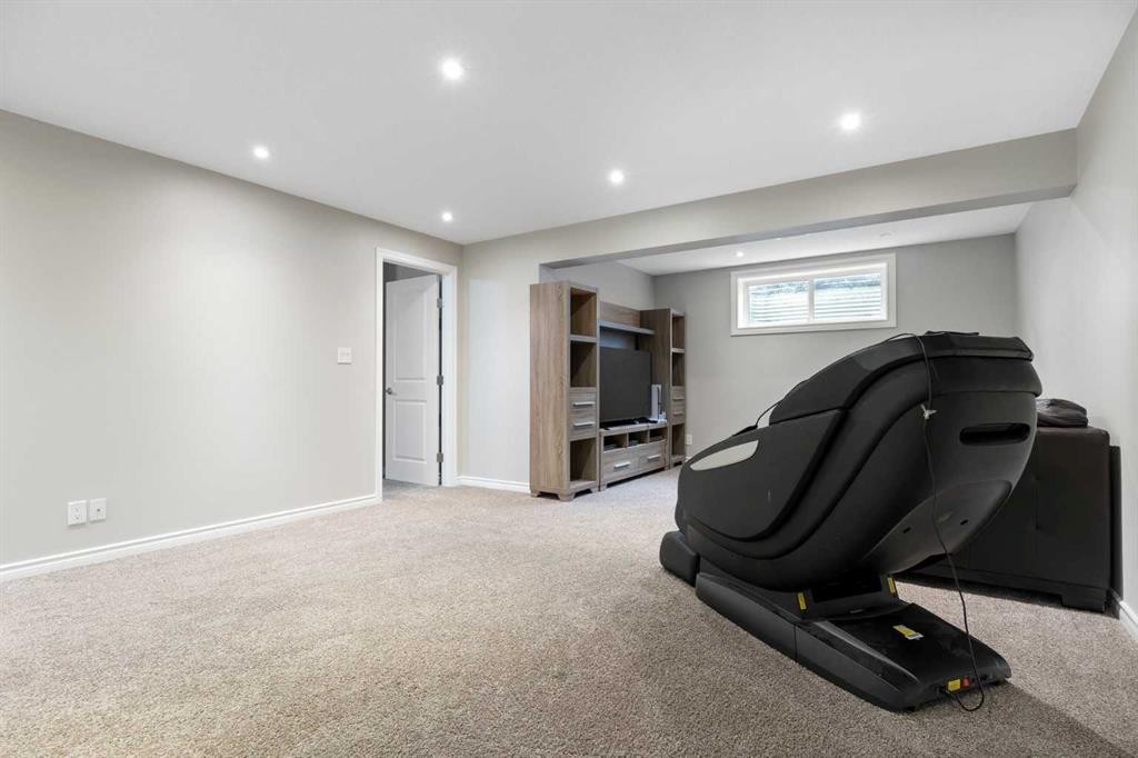 26 Marquis Heights Se, Calgary, AB - Indoor