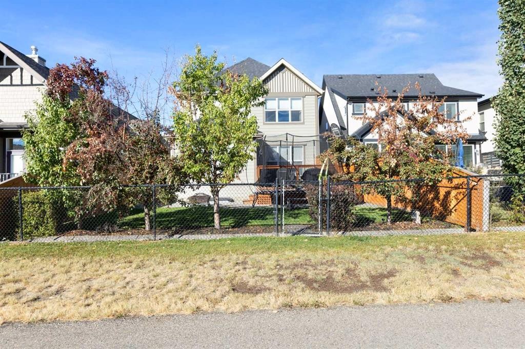 26 Marquis Heights Se, Calgary, AB - Outdoor