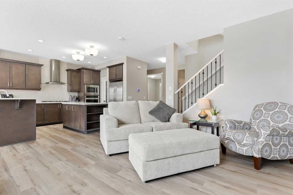 26 Marquis Heights Se, Calgary, AB - Indoor