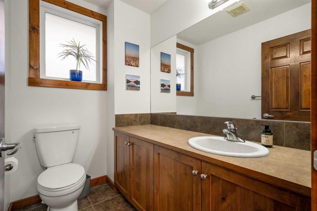 201-85 Dyrgas Gate, Canmore, AB - Indoor Photo Showing Bathroom