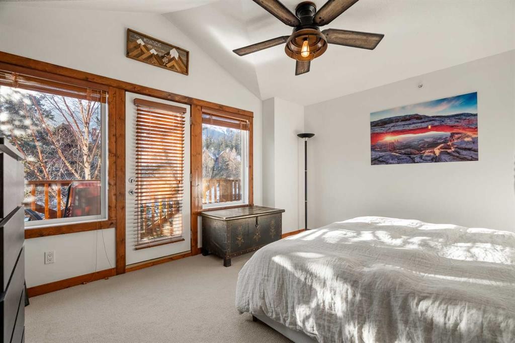 201-85 Dyrgas Gate, Canmore, AB - Indoor Photo Showing Bedroom