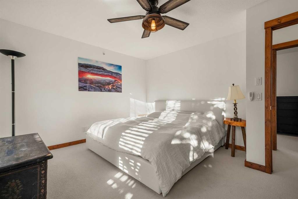 201-85 Dyrgas Gate, Canmore, AB - Indoor Photo Showing Bedroom