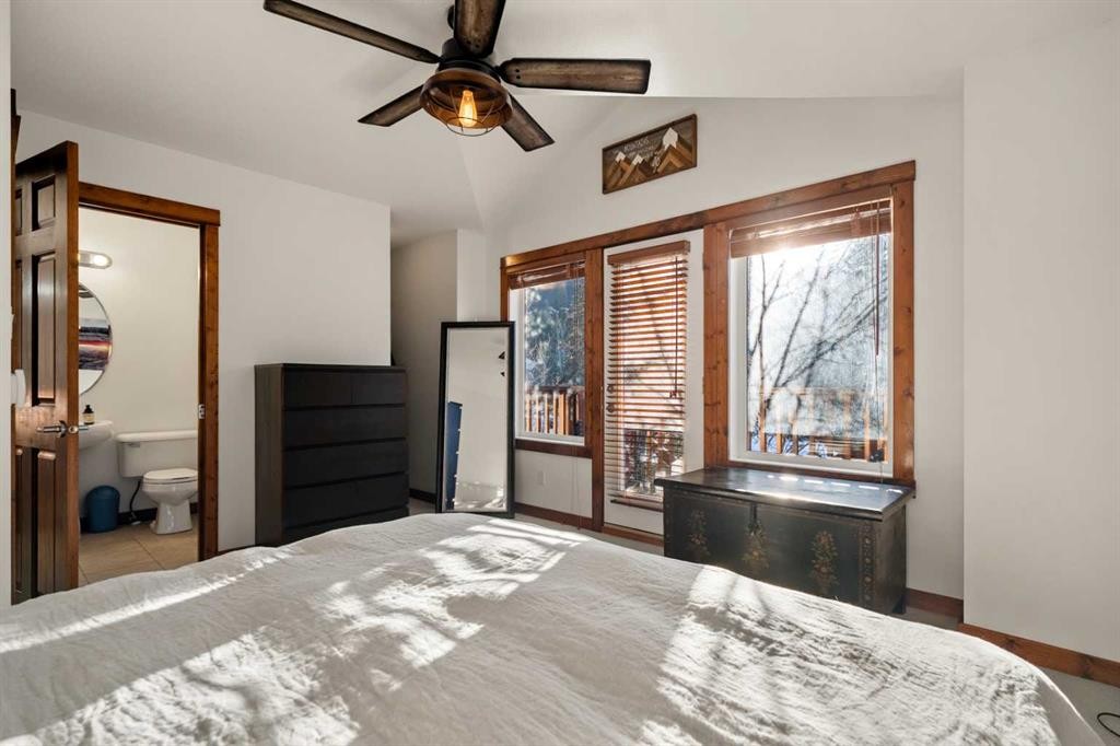 201-85 Dyrgas Gate, Canmore, AB - Indoor Photo Showing Bedroom
