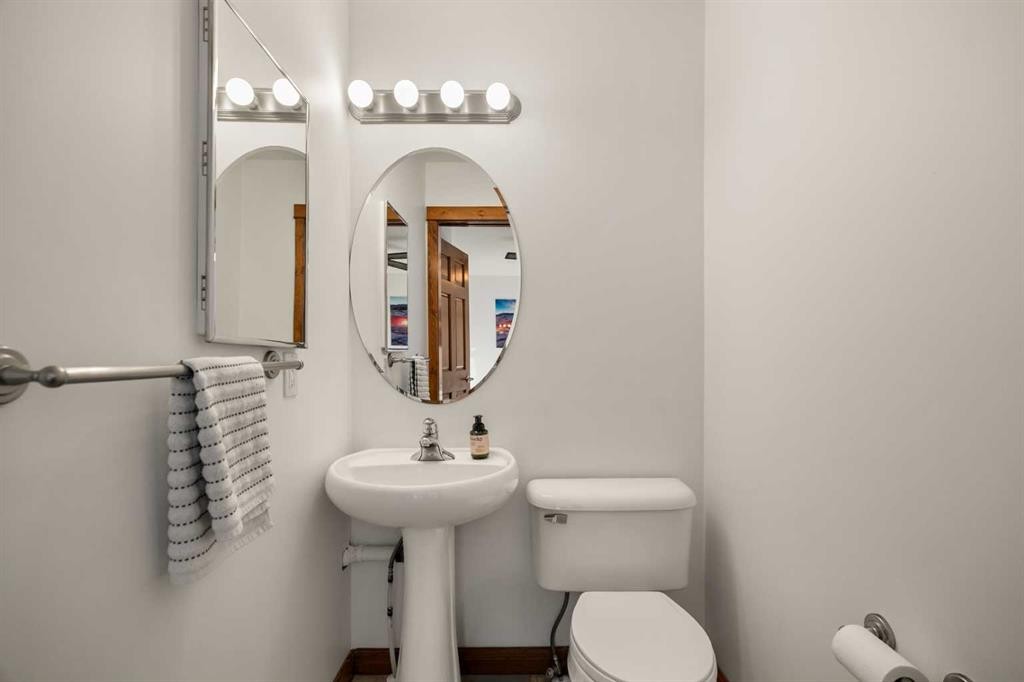 201-85 Dyrgas Gate, Canmore, AB - Indoor Photo Showing Bathroom