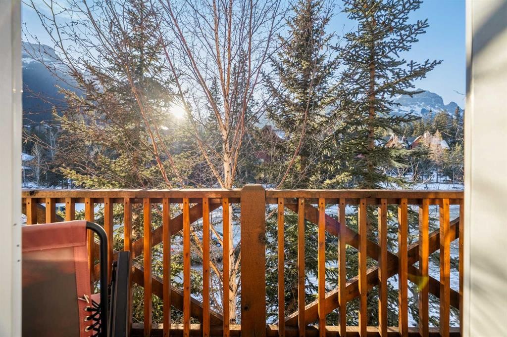 201-85 Dyrgas Gate, Canmore, AB - Outdoor