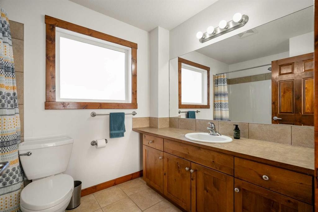 201-85 Dyrgas Gate, Canmore, AB - Indoor Photo Showing Bathroom