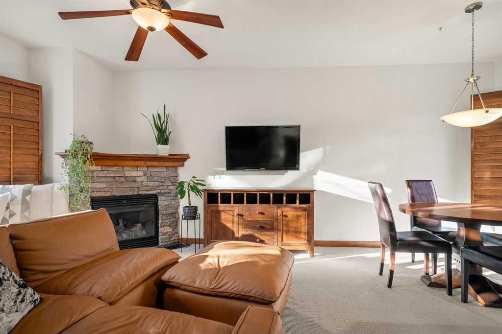201-85 Dyrgas Gate, Canmore, AB - Indoor Photo Showing Living Room With Fireplace