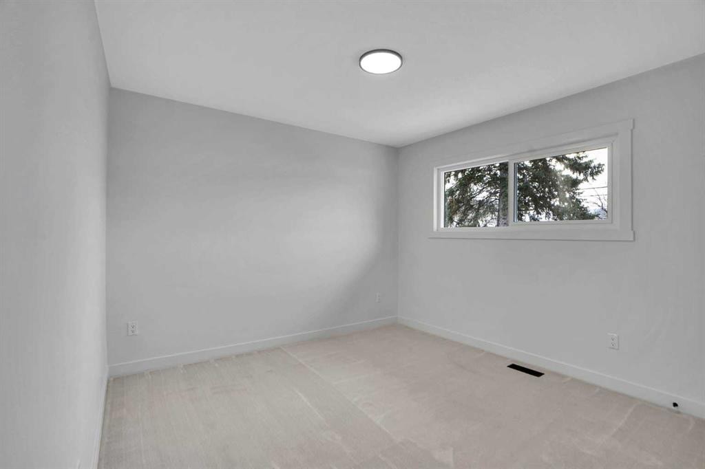 77 Ferncliff Crescent Se, Calgary, AB - Indoor Photo Showing Other Room