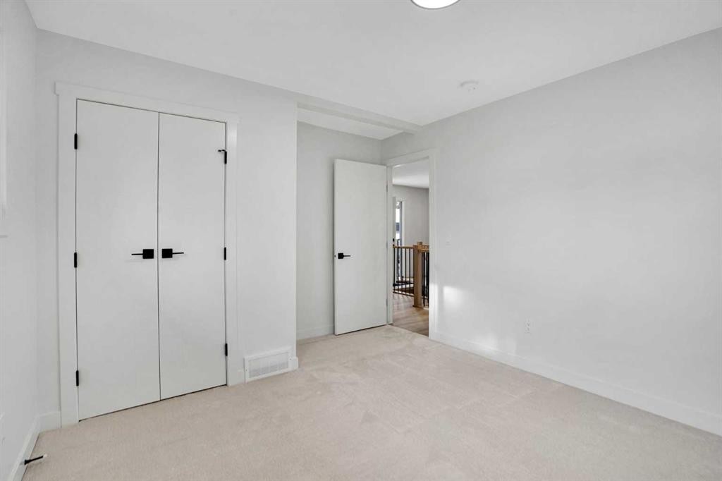 77 Ferncliff Crescent Se, Calgary, AB - Indoor Photo Showing Other Room