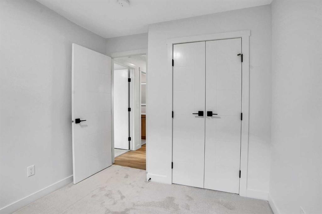 77 Ferncliff Crescent Se, Calgary, AB - Indoor Photo Showing Other Room