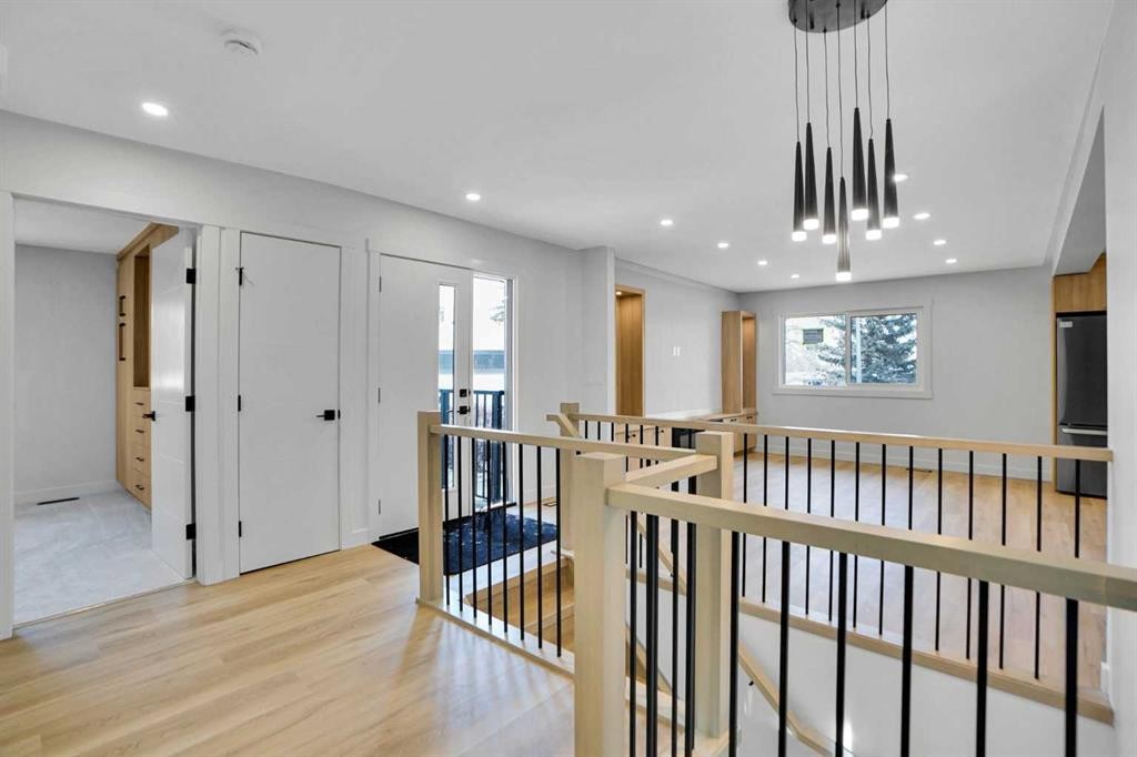 77 Ferncliff Crescent Se, Calgary, AB - Indoor Photo Showing Other Room