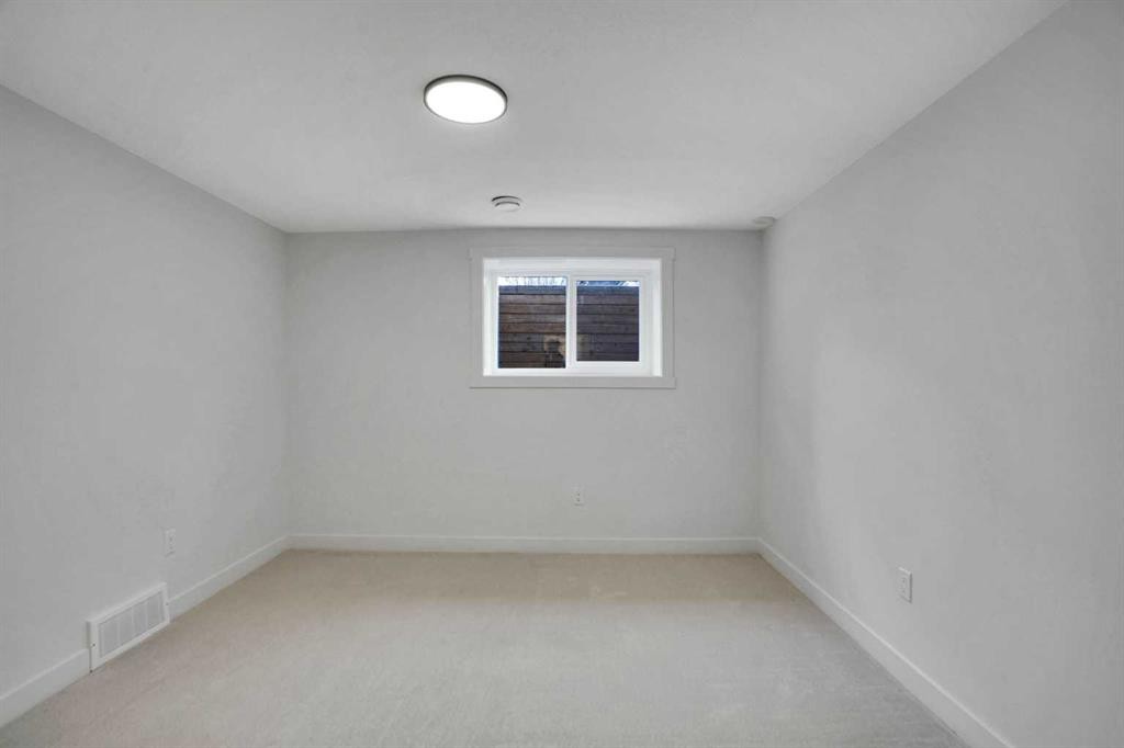 77 Ferncliff Crescent Se, Calgary, AB - Indoor Photo Showing Other Room
