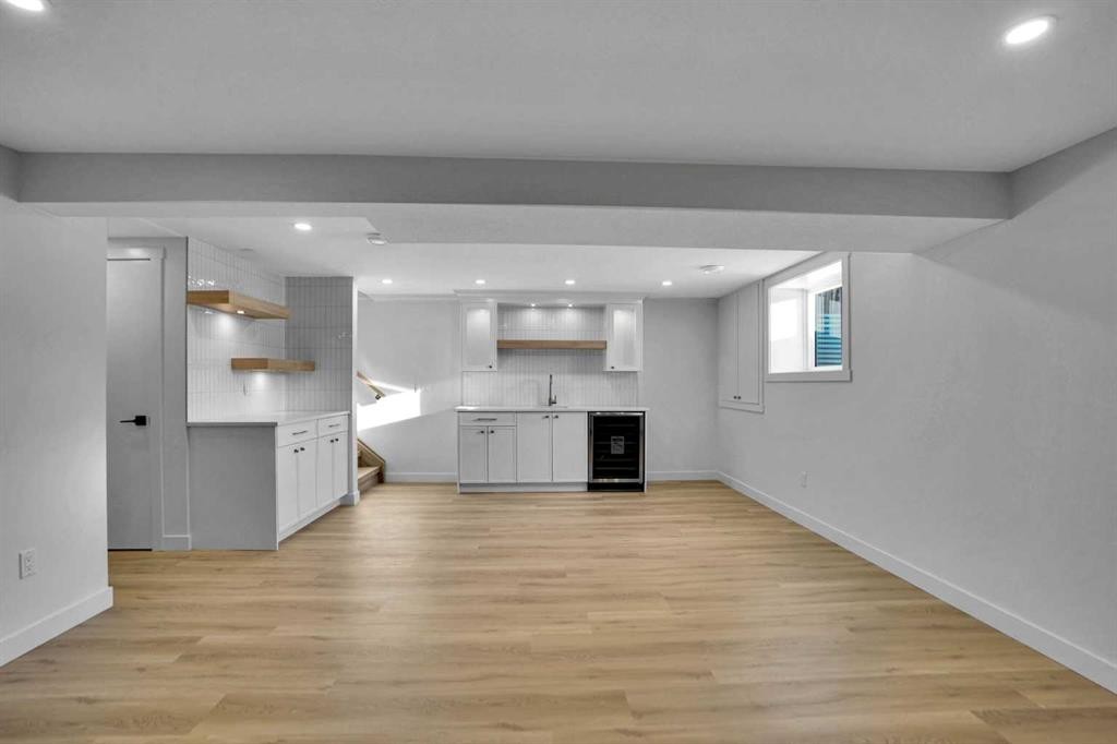 77 Ferncliff Crescent Se, Calgary, AB - Indoor Photo Showing Kitchen