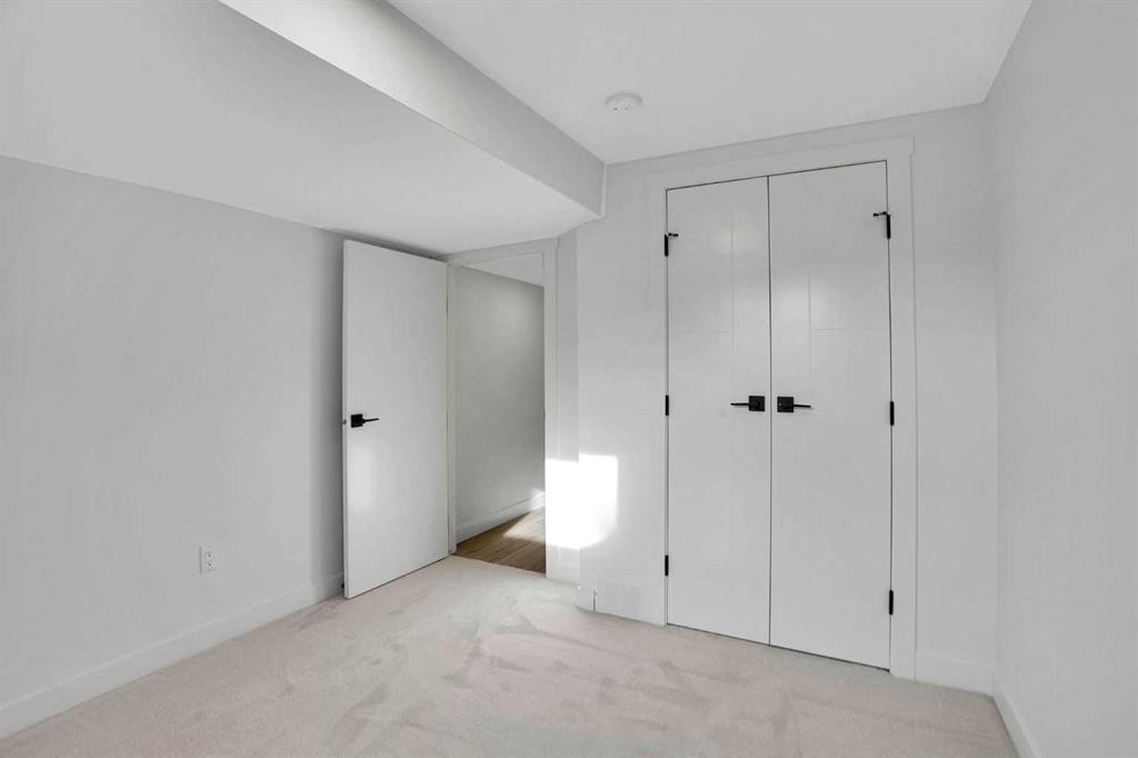 77 Ferncliff Crescent Se, Calgary, AB - Indoor Photo Showing Other Room