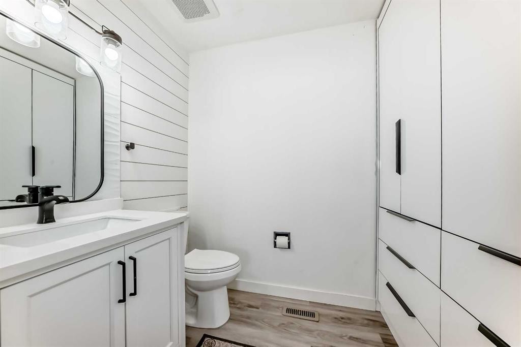 216 Pinecrest Crescent Ne, Calgary, AB